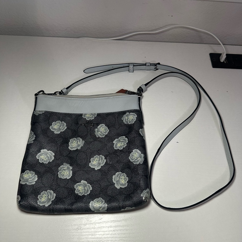 Coach Luxury Messenger Rose Crossbody